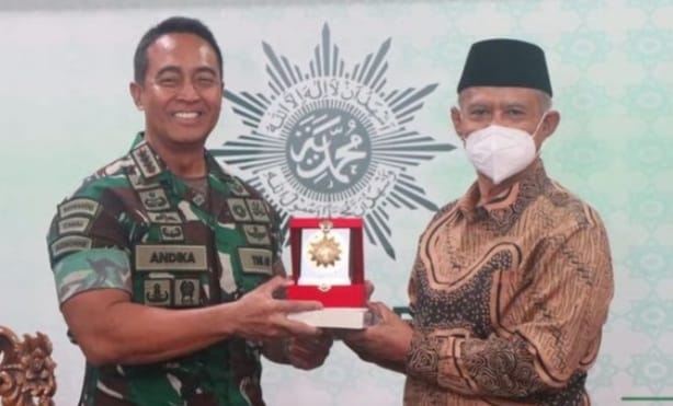 Panglima TNI bersama Ketum Muhammadiyah. Foto : Istimewa