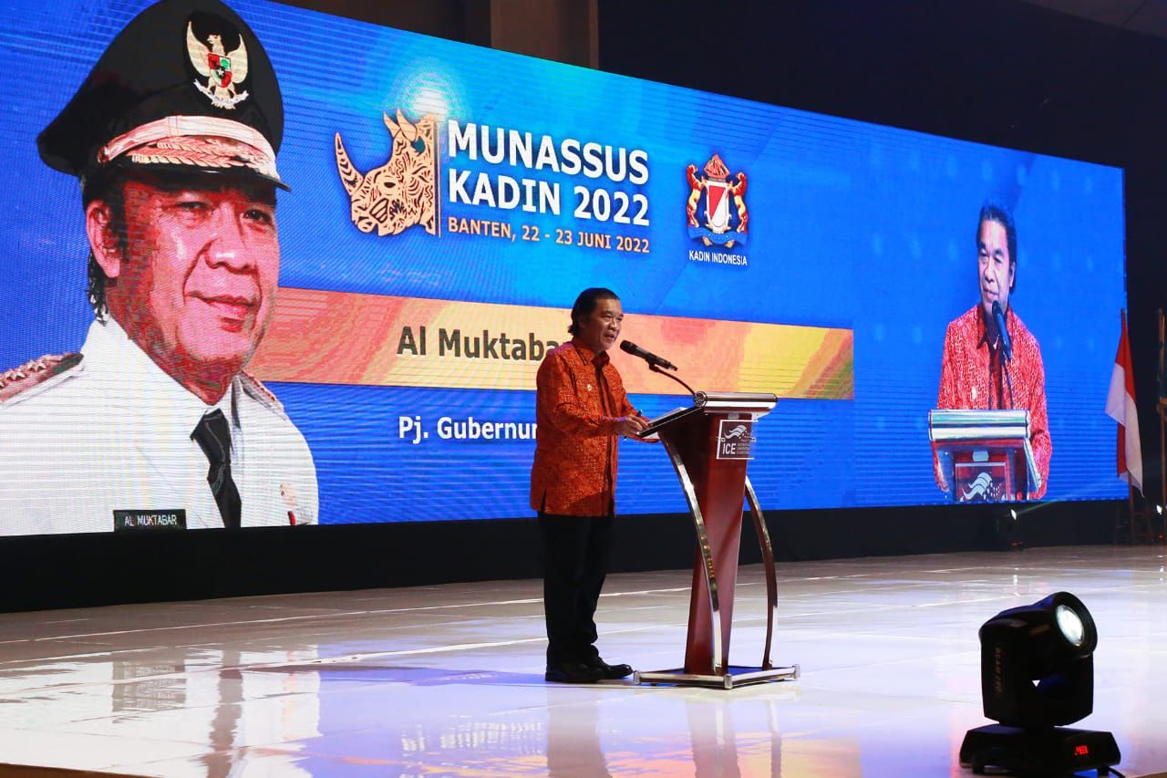 Pj Gubernur Banten Al Muktabar saat memberikan sambutan pada acara Munassus KADIN. Foto : Humas Pemprov Banten