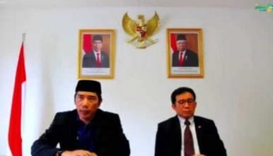 Dubes RI untuk Swiss Muliaman Hadad bersama perwakilan keluarga saat konferensi pers terkait penemuan jazad Eril. Foto : Istimewa