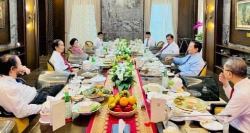 Presiden Joko Widodo bersama 7 Ketum Parpol Koalisi sebelum pelantikan Menteri dan Wawen. (Ist)