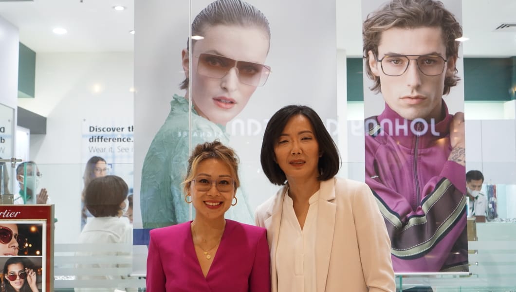 Marichris Ty, Regional Managing Consultant LINDBERG (kiri), hadir bersama Direktur Operasional Optik Tunggal, Doli Rosmiaty (kanan) di event “LINDBERG Private Trunk Show by Optik Tunggal” (dok. istimewa)