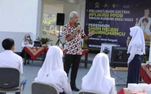 Gubernur Jateng Ganjar Pranowo saat meresmikan SMAN Tawangmangu pada Rabu 15 Juni 2022. Foto : Istimewa