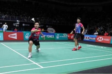 Pasangan Apri dan Fadia berhasil melaju ke 16 besar turnamen Malaysia Open 2022.  Foto : Istimewa