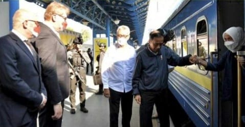 Presiden Joko Widodo dan Ibu Negara Iriana beserta rombongan terbatas tiba di Kiev, Ukraina. (Dok. Setpres)