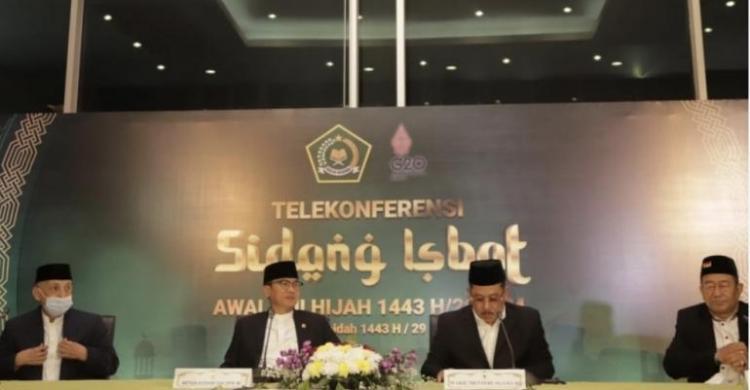 Wamenag Zainut Tauhid Saadi (kedua kanan) dalam telekonferensi Sidang Isbat awal Zulhijjah, Rabu (29/6) malam. (Dok. Humas Kemenag)