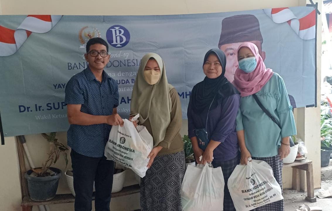 Penyaluran ribuan paket sembako bagi masyarakat Tangsel oleh Wakil Ketua DPR RI, Sufmi Dasco Ahmad. (tangselpos.id/rmn)