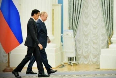 Presiden Jokowi menyampaikan kabar baik dari pertemuannya dengan Presiden Rusia Vladimir Putin di Istana Kremlin, Moskow, Kamis (30/6). (Ist)