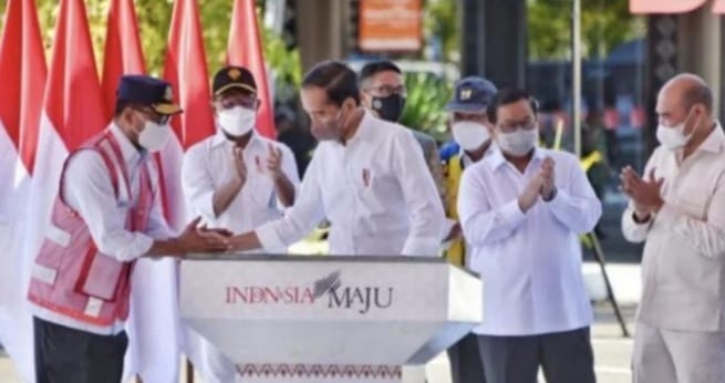 Presiden Joko Widodo saat meresmikan Bandara Labuan Bajo, NTT. (Ist)