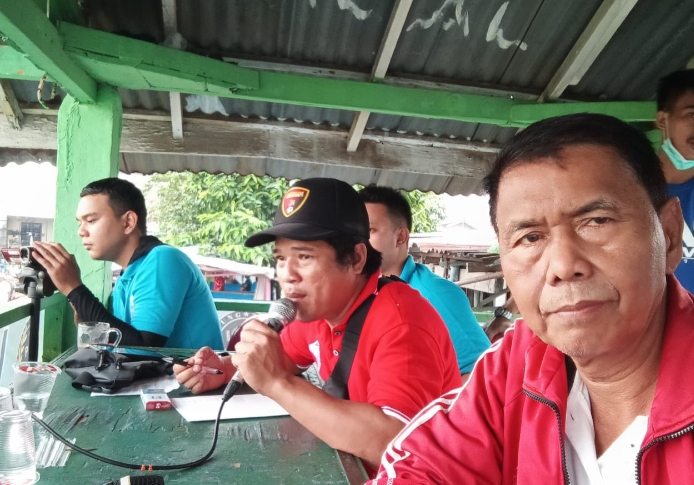 Dua Tim Jaksel Bentrok, Bamboe FC Bertemu Raksasa Depok Sekretaris Panitia Bina Jaya Cup XXIV 2022, Dedi Sumardi menemani sang komentator Andre Bagol di podium panitia.(Foto: dok.Panitia Bina Jaya Cup).