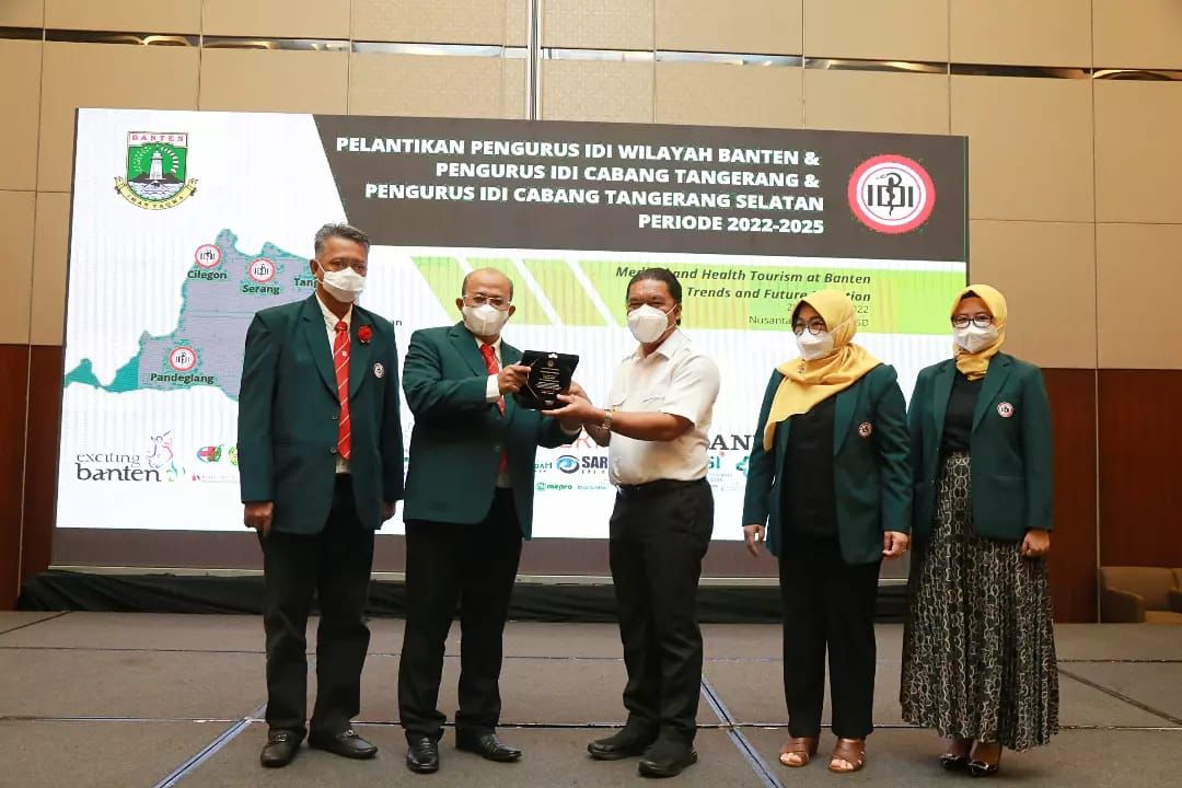 Pj Gubernur Al Muktabar Ajak IDI Tingkatkan Sinergi dan Kolaborasi Pj Gubernur Banten Al Muktabar pada acara pelantikan Pengurus IDI Provinsi Banten, Kota Tangerang dan Kota Tangsel di ICE BSD pada Minggu (28/8). (Foto : Humas Prov Banten)