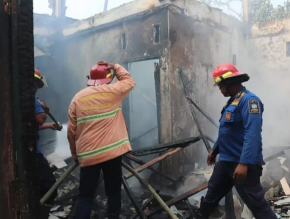 Bangunan Ponpes yang hangus terbakar. Foto : Istimewa