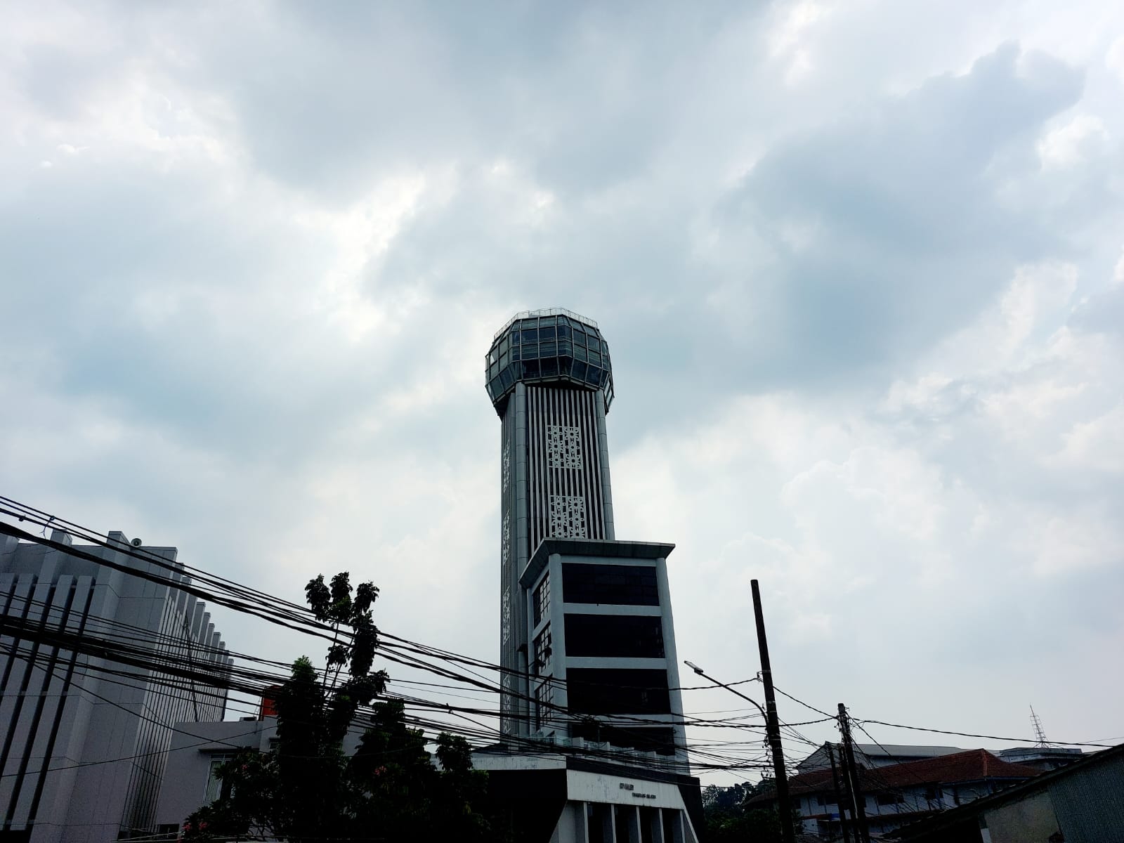 Tampak bangunan Menara Pandang Kota Tangsel. (ist)