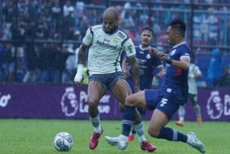 Persib Bandung mencuri poin di Malang, saat berhasil menang Arema FC. Foto : Istimewa