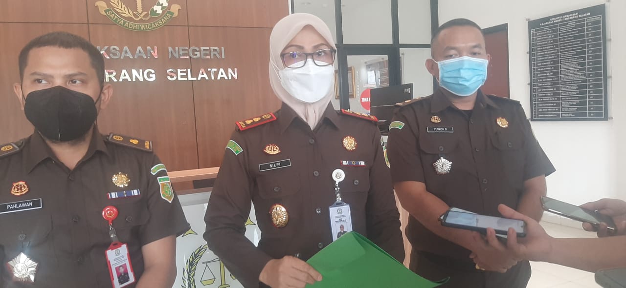 Konferensi pers terkait dugaan korupsi dana PIP SMPN 17 Tangsel oleh Kejaksaan Negeri. Foto : Istimewa