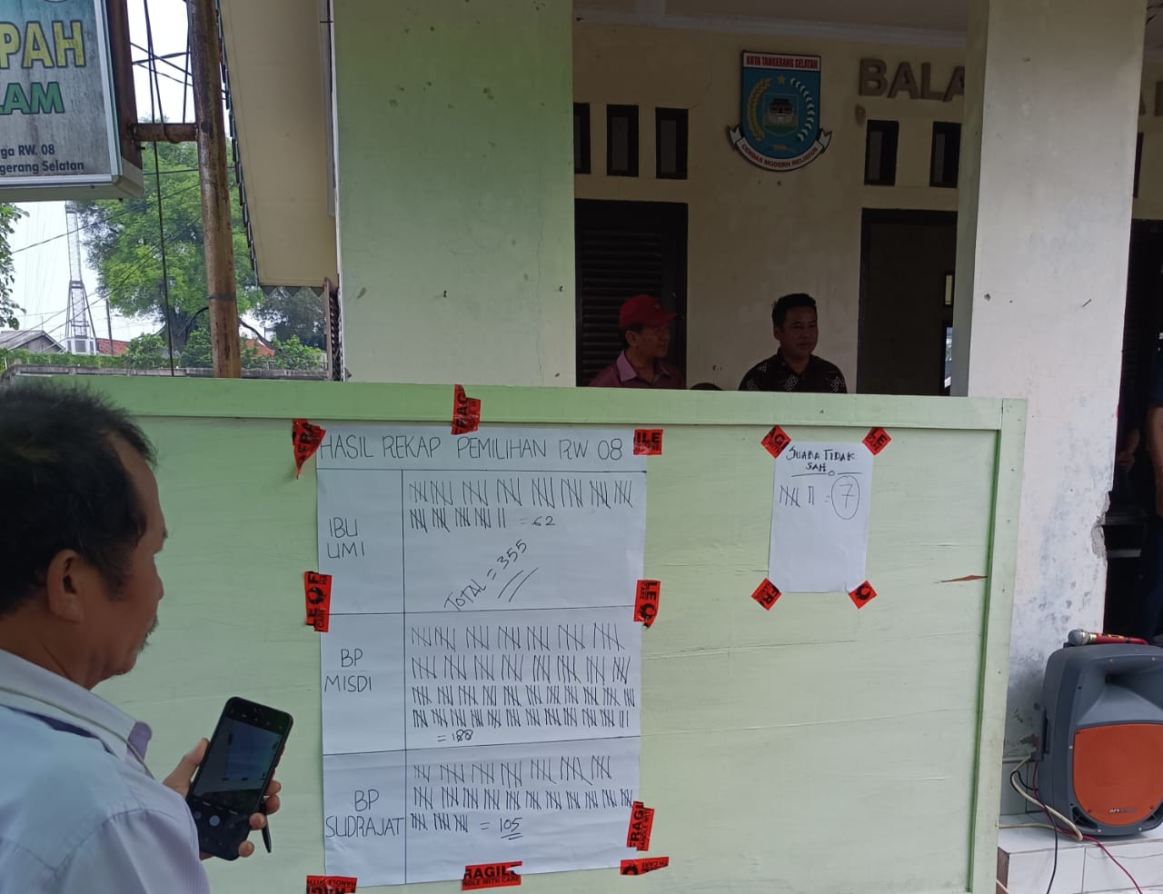 Nampak hasil akhir penghitungan suara pemilihan ketua RW 08, Kademangan, Tangsel. (tangselpos.id/ist)