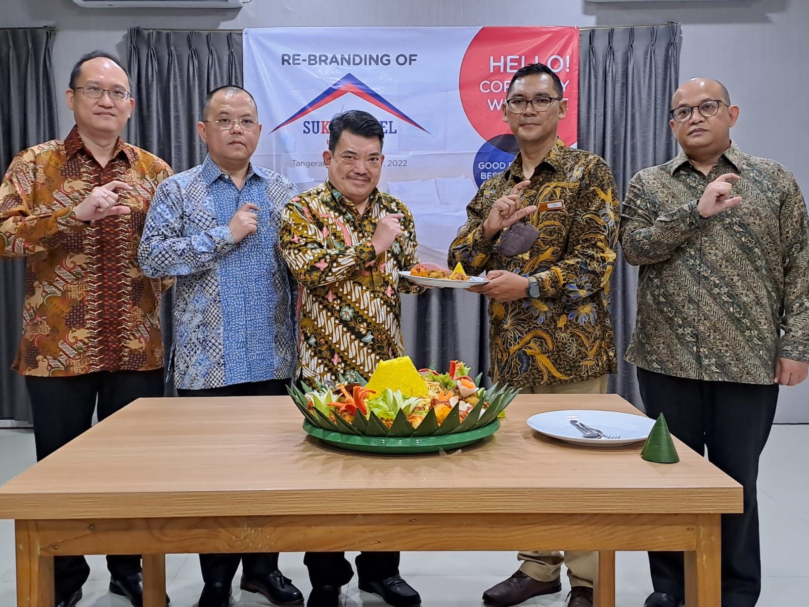 OHM bersama dengan jajaran owner hotel melakukan rebranding Sukho Hotel menjadi Sukho Hotel by Cordela, pada Minggu (16/10/2022). (tangselpos.id/lim)