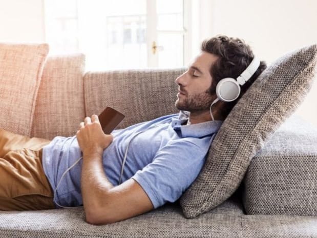 Perlu Anda Tahu, Ini 5 Bahaya Pakai Headset/Earphone Sambil Tidur (Foto : Istimewa)