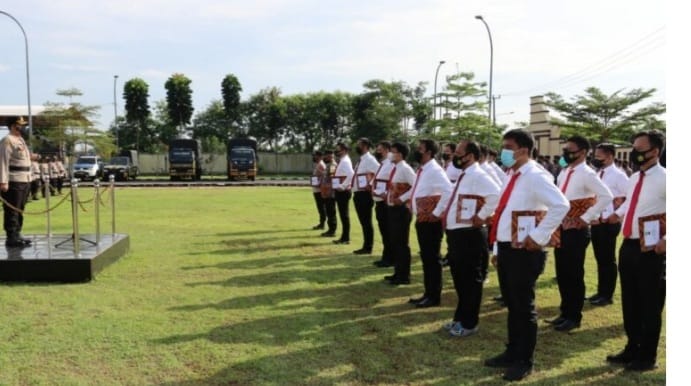 Upacara pemberian penghargaan kepada Personil Satresnarkoba Polres Serang. (Ist)