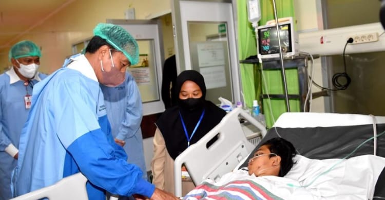 Presiden Jokowi saat menjenguk korban Stadion Kanjuruhan di RSUD dr. Saiful Anwar. (Foto : Setpres)