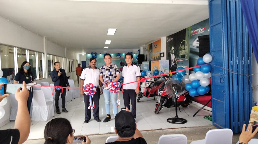 Hanya di Grand Opening TVS Tangerang, Beli Motor Dapat Berlian Gunting Pita, Grand Opening TVS Tangerang. (tangselpos.id/lim)