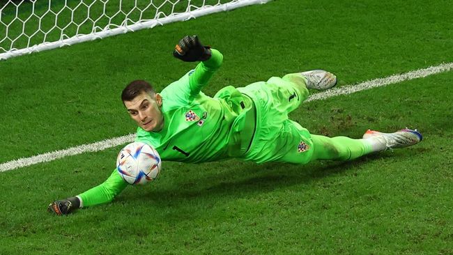 Kiper Kroasia Pahlawan, Pelatih: Jangan Pernah Remehkan Kami Aksi cemerlang kiper Kroasia Dominik Livakonic Menangkal tendangan penalti para pemain Jepang. (Ist)