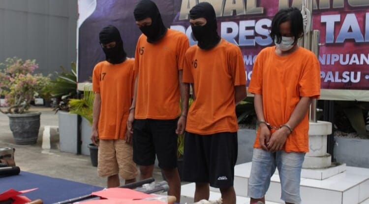 Empat anggota gangster Briges ditangkap aparat Polsek Cikupa karena melukai pengunjung warung angkringan di Cikupa. (Ist)