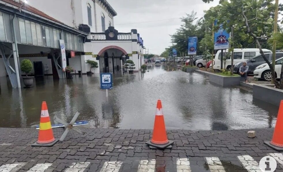 Imbas Banjir Semarang, 5 Perjalanan KA Ini Dialihkan Lewat Jalur Selatan