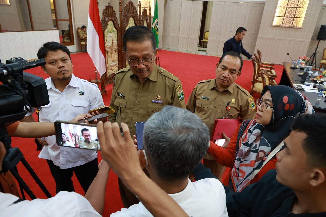 Pj Sekda Provinsi Banten M Tranggono saat memberikan keterangan pers