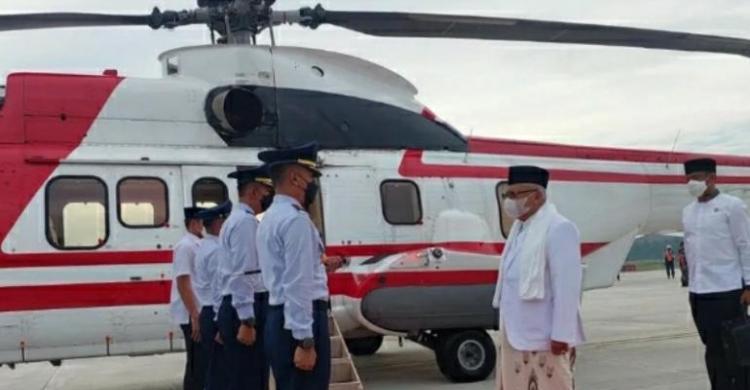 Wapres Ma'ruf Amien dengan menggunakan Helipokter VVIP terbang menuju Cianjur.