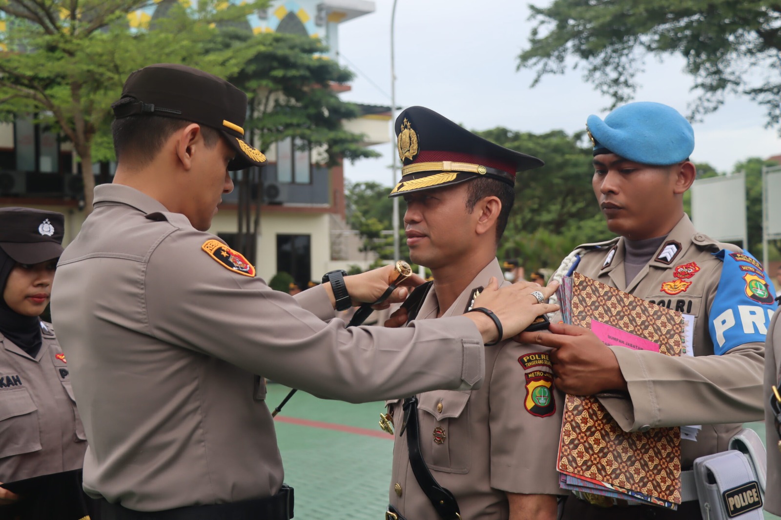 Polres Tangsel kembali melakukan rotasi pada jabatan Kapolsek di wilayah hukum Polres Tangsel. ada lima jabatan Kapolsek resmi berganti.