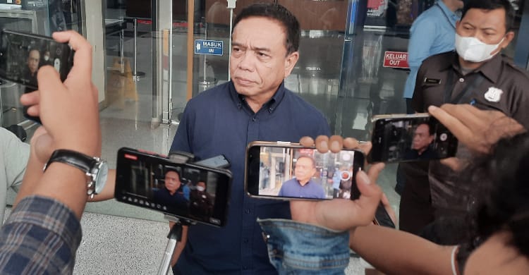 KPK Cegah Eks Gubernur Aceh Irwandi Yusuf Ke Luar Negeri Mantan Gubernur Aceh Irwandi Yusuf