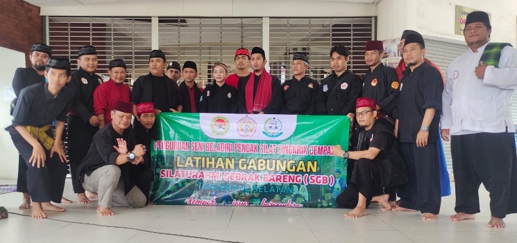 Perguruan Seni Beladiri Pencak Silat Cingkrik Cempaka menggelar latihan gabungan melalui Silahturahmi Gebrak Bareng ( SGB )