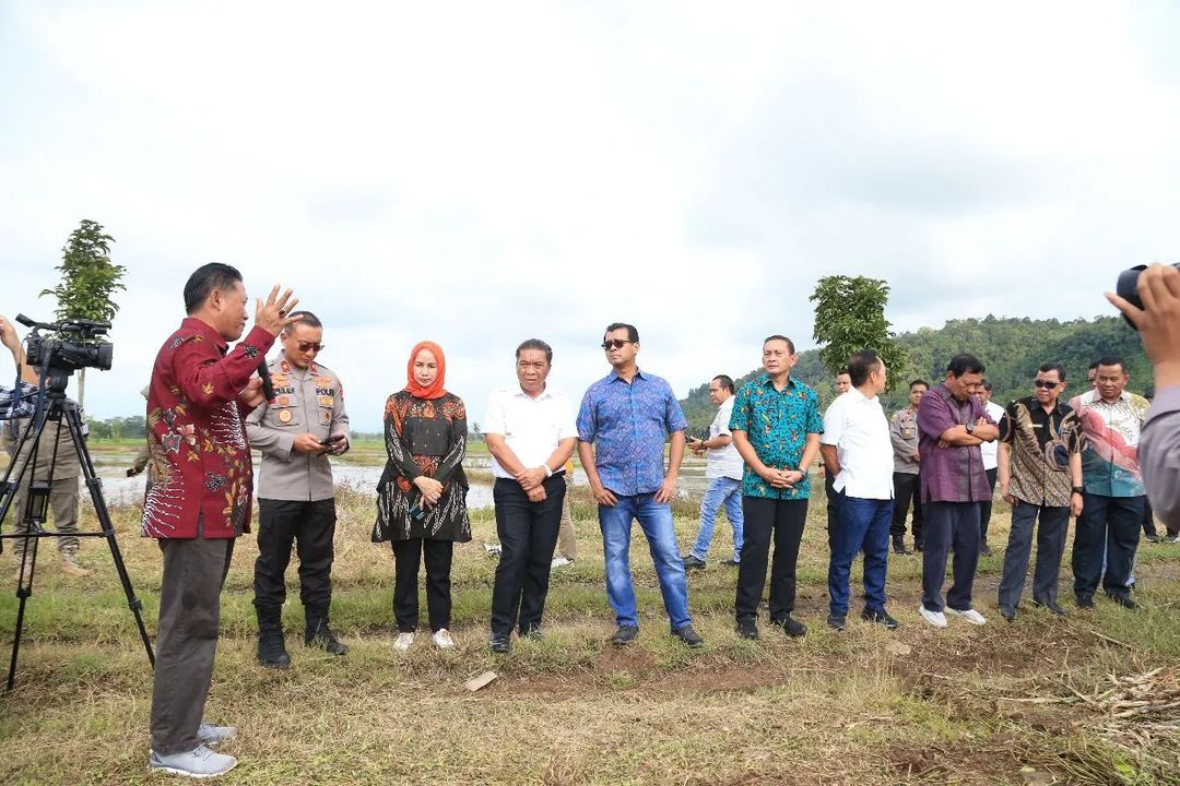 Pj Gubernur Banten Dan Gubernur Lemhannas Tinjau Pusat Penelitian dan Pengembangan Bioteknologi Mikroba foto : Humas Pemprov