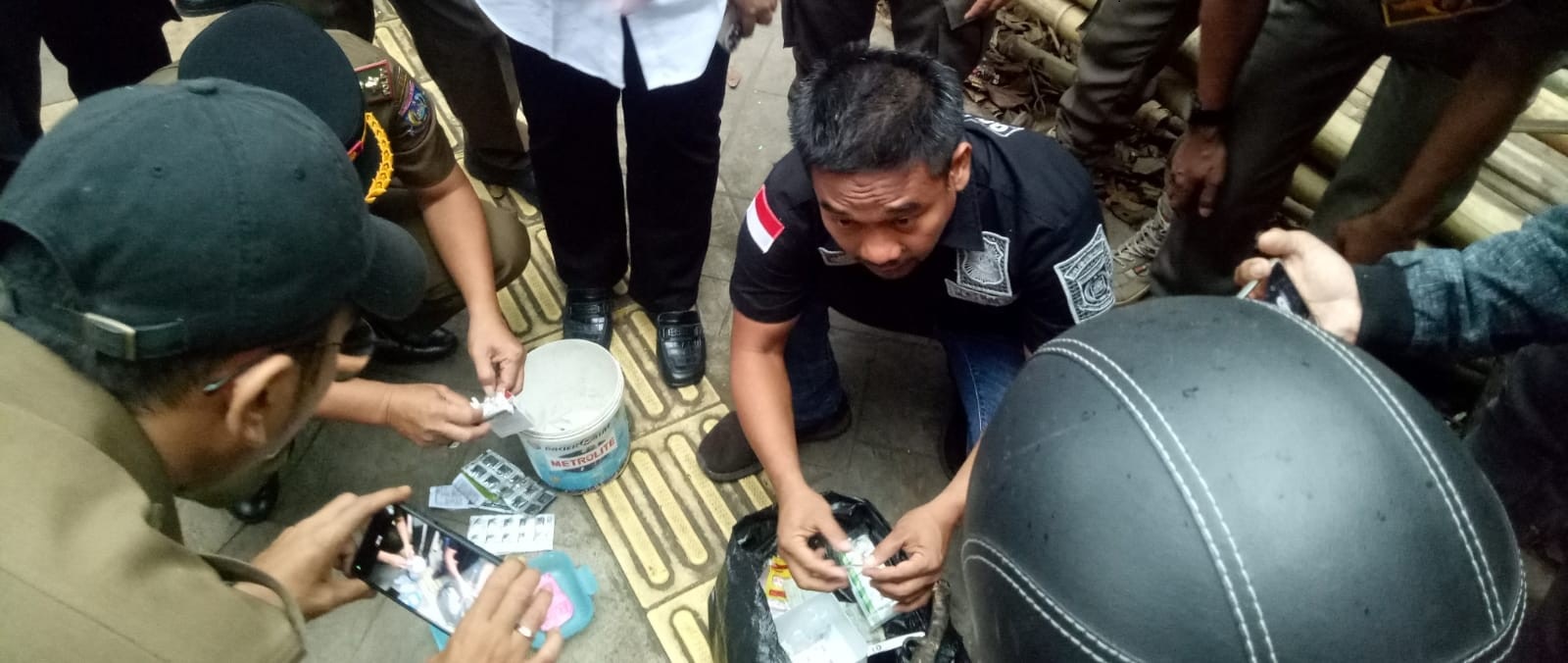 Satpol PP merazia ribuan tablet obat golongan G yang dijual tanpa resep dokter. (Ist)