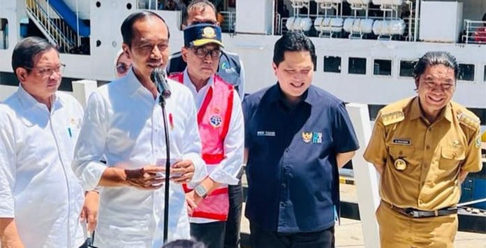 Menteri BUMN Erick Thohir saat mendampingi Presiden Jokowi pada sidak di Pelabuhan Merak, Banten. (Ist)