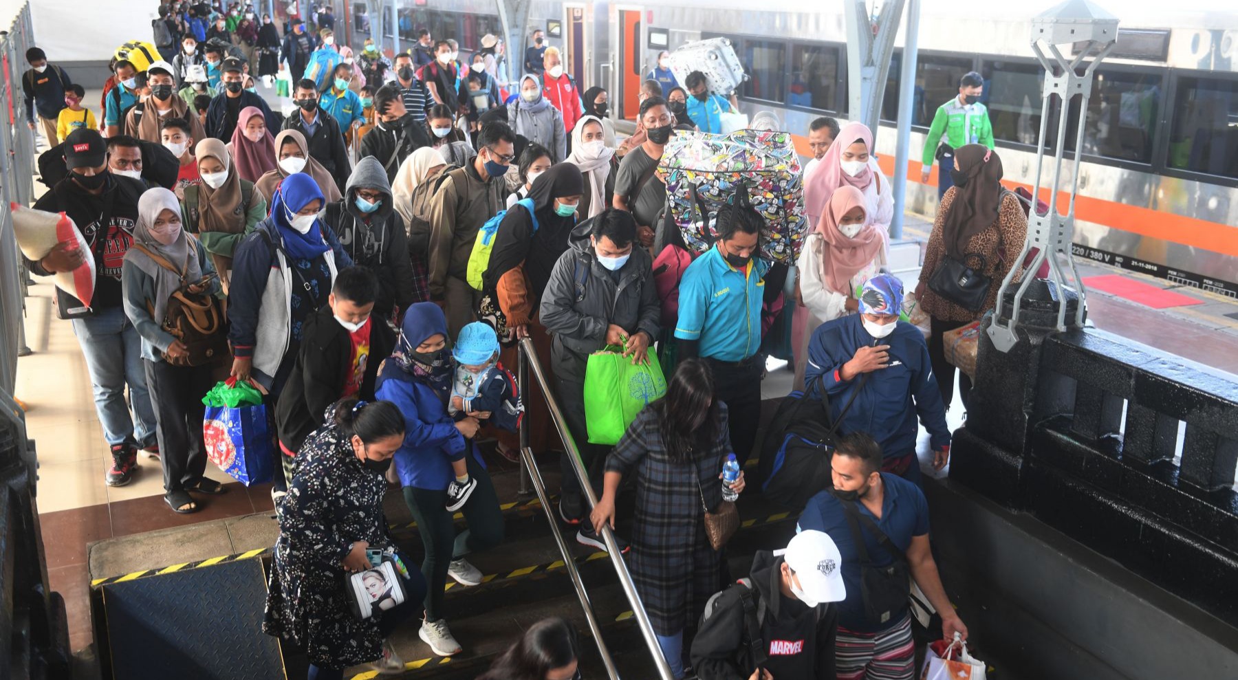 Arus Mudik di Stasiun Pasar Senin.  Foto : Ist