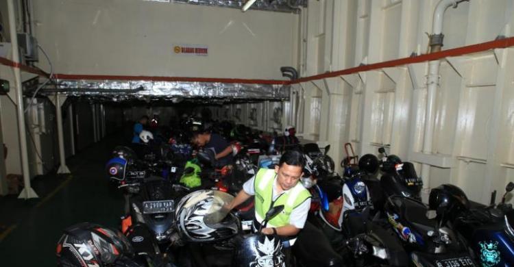 Kapal PELNI Seberangkan Ribuan Pemudik Motor Dari Ciwandan Foto : Ist