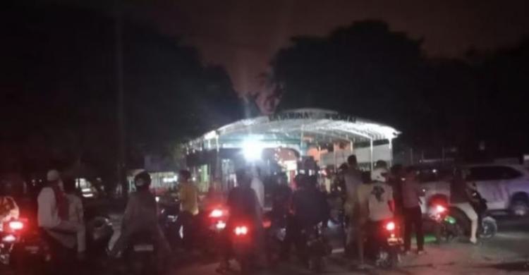 Suasana kepanikan warga di sekitar kilang Pertamina RU II Dumai. (Ist)