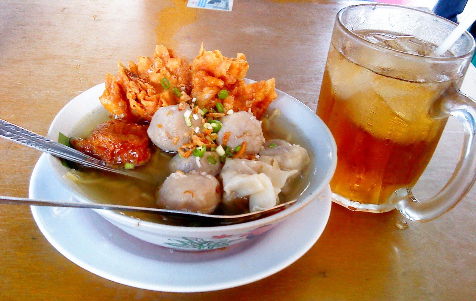 Makan Bakso Plus Es Teh Enak Tapi Berbahaya