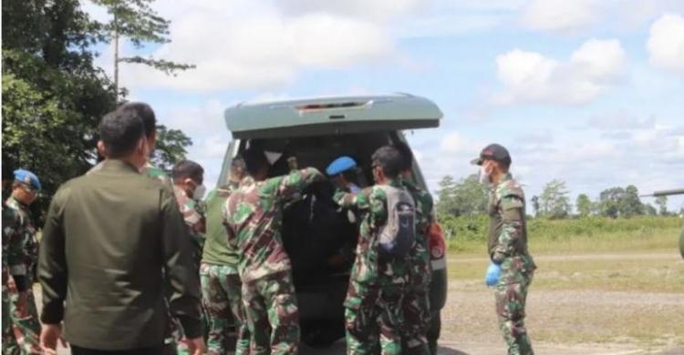 Jenazah Pratu F dievakuasi dari jurang saat pembebasan pilot Susi Air di Papua. Foto : Ist