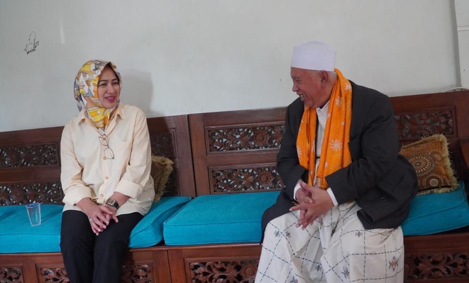 Airin : Pondok Pesantren Harus Jadi Terdepan Melahirkan Generasi Terbaik Airin Rachmi Diany saat mengunjungi Pondok Pesantren At-Thohiriyah,Serang. Foto: Ist
