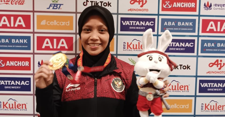 SEA Games Kamboja Mutiara Ayuningtias mempersembahkan emas di cabor gulat Indonesia kelas bebas putri 53 kg pada hari kedua SEA Games 2023 Kamboja. Foto ; Ist