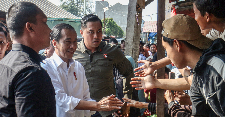 Presiden Jokowi saat sidak di Pasar Parung, Bogor. Foto : Setpres