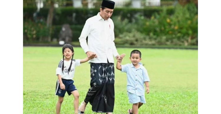 Presiden Jokowi dan keluarga menunaikan Shalat Idhul Adha 2023 di Yogyakarta. Foto : Setpres