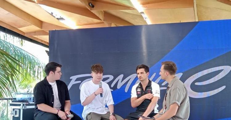 Nggak Tahan Panas Jakarta, Pembalap Formula E Bawa Kolam Dan Mandi Air Es Para pembalap Formula E saat konferensi pers. Foto : Ist