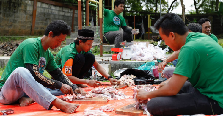 Penyembelihan hewan kurban oleh Kajol Dukung Ganjar di Pebak, Banten. Foto : Ist