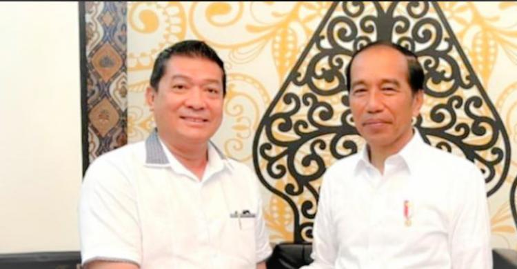 Ketua Umum Solidaritas Merah Putih Silfester Matutina bersama Presiden Joko Widodo. Foto : Setpres