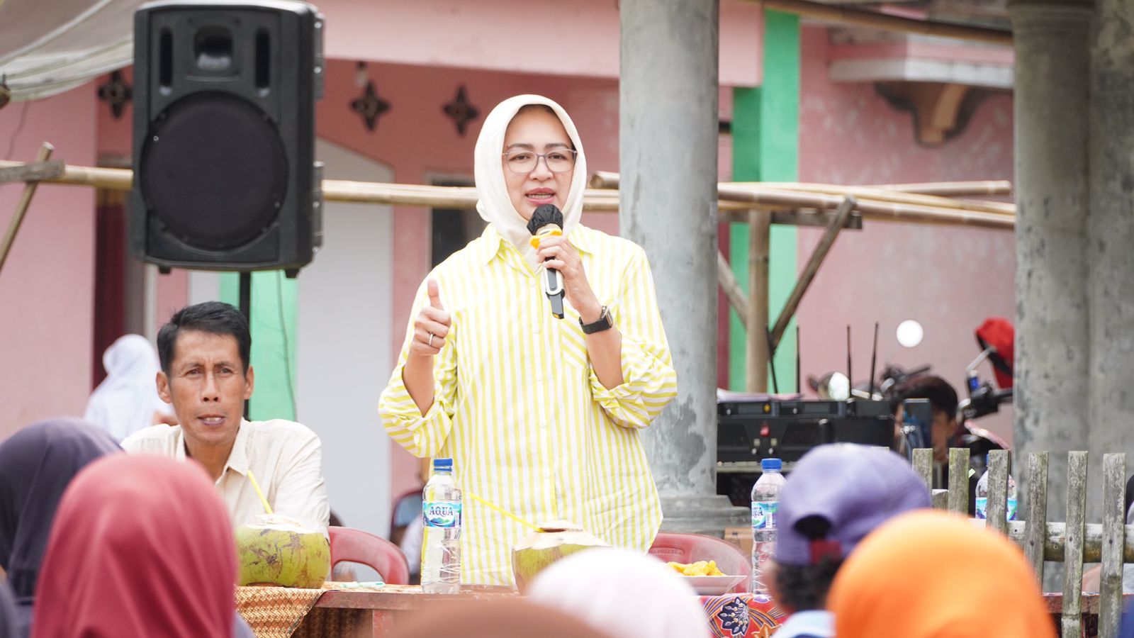 Airin Rachmi Diany saat berdialog dengan masyarakat Kabupaten Pandeglang, Kamis (8/6). Foto : Ist