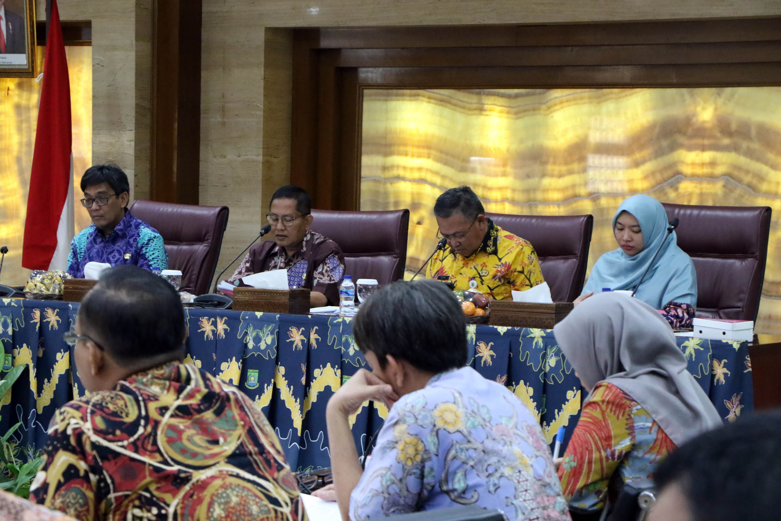 Sekda Kota Tangerang saat memberikan arahan kepada para camat dan lurah dalam sosialisasi persiapan pelaksanaan pendanaan kelurahan anggaran DAU APBD tahun 2023, di Ruang Akhlakul Karimah, Pusat Pemkot Tangerang, Kamis (20/07).(ist)