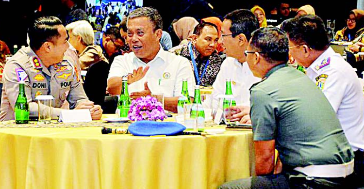 Ketua DPRD DKI Prasetyo Edi Marsudi (kedua dari kiri) dalam acara FGD di Hotel Borobudur. Foto : Ist